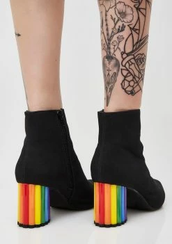 Y.R.U. Rainbow Road Boots