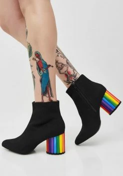 Y.R.U. Rainbow Road Boots