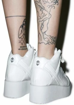 Y.R.U. Qozmo Low Key White Platforms
