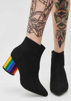 Y.R.U. Rainbow Road Boots