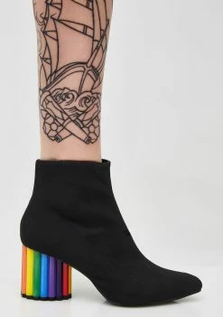 Y.R.U. Rainbow Road Boots